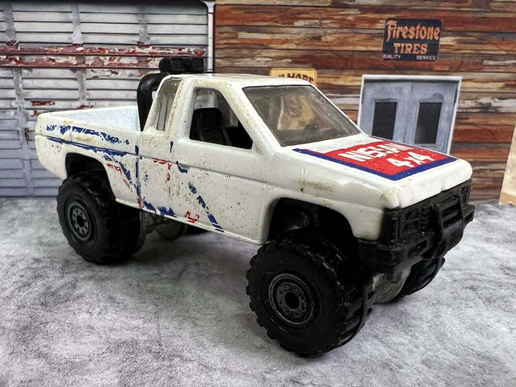🔥🔥🔥Hotwheels Nissan 4X4 Pickup Truck 1987 White c7🔥🔥🔥