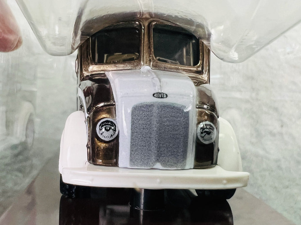 🇺🇸Matchbox Tootsie Roll Divco Milk Truck Mattel Creations Exclusive H31🇺🇸