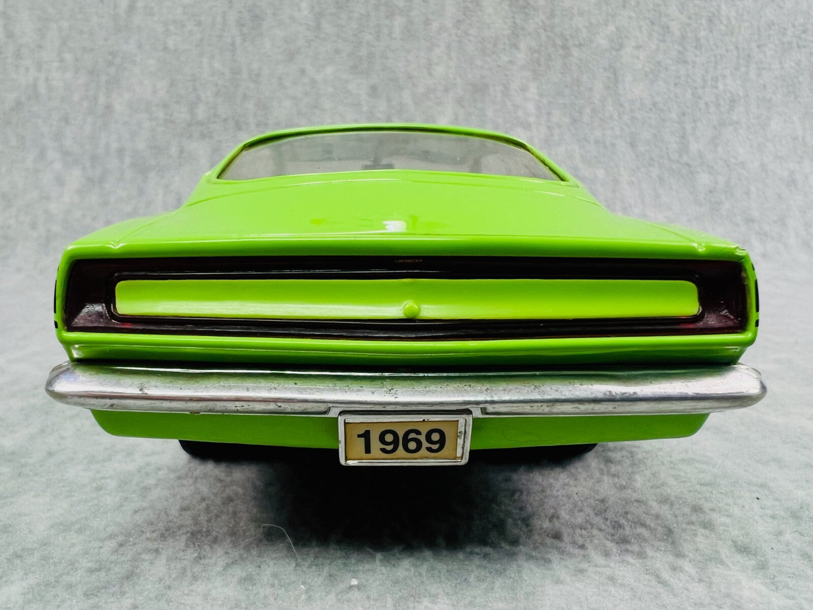 🔥Road Model Signature Cars 1969 Plymouth Barracuda 383 1:18 Die Cast Lime Green