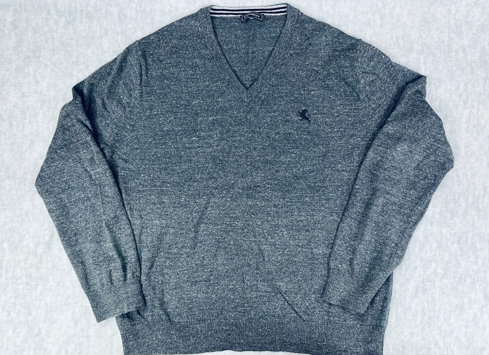 🔥🔥🔥Express Mens Grey Long Sleeve V-neck Sweater Size Large 🔥🔥🔥