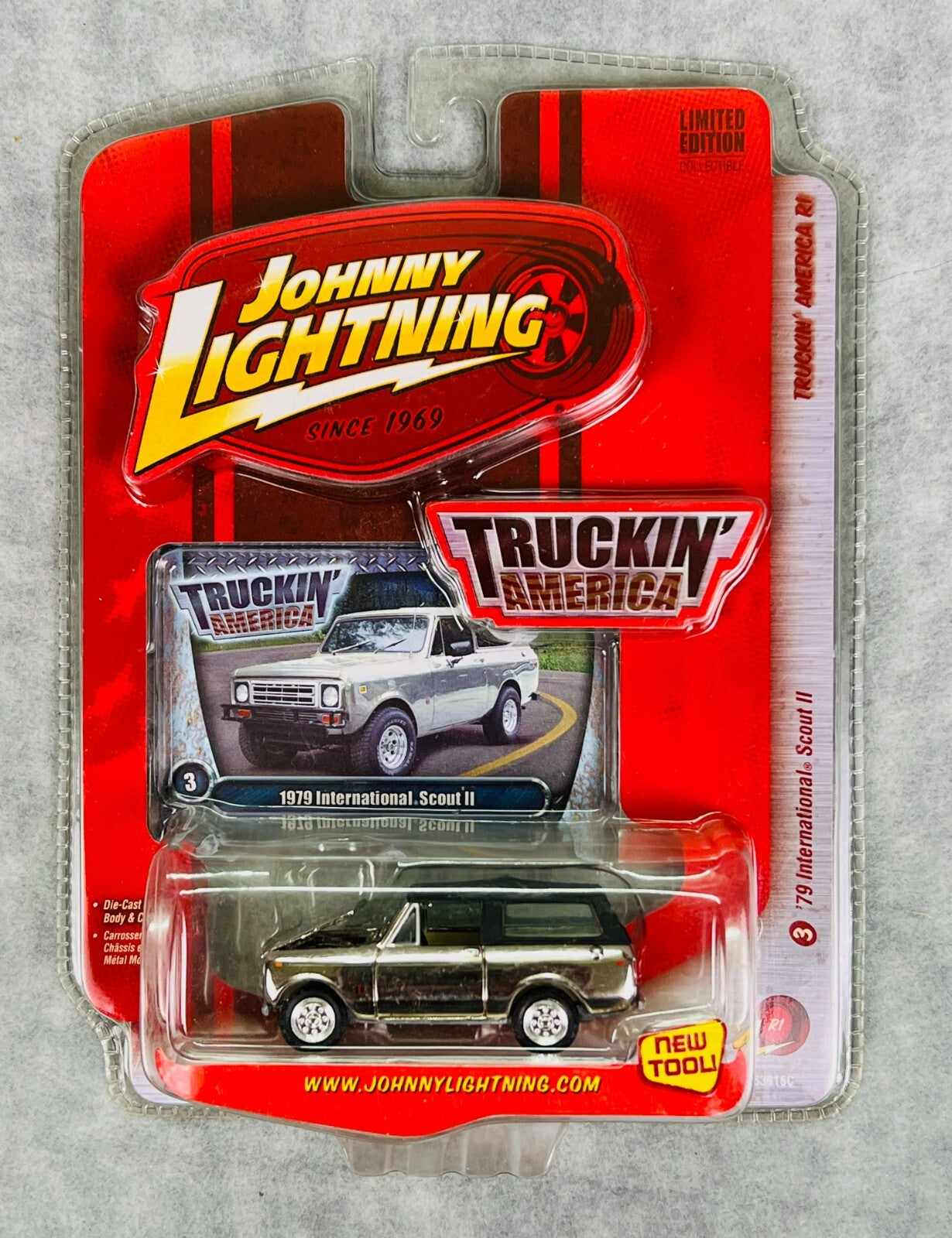 🔥🔥Johnny Lightning Truckin' America Silver 1979 International Scout II H16🔥🔥