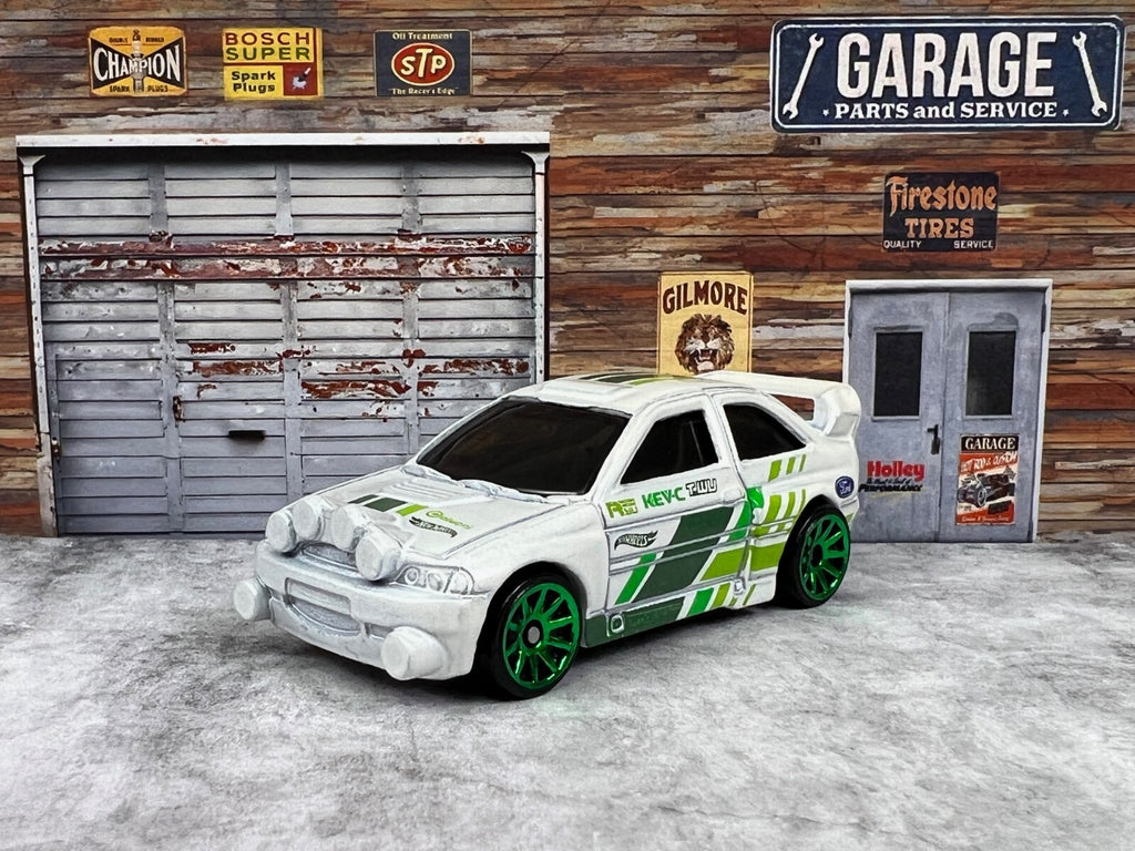 🔥🔥🔥🔥Hot Wheels Nightburnerz Ford Escort Rally White Green 🔥🔥🔥🔥