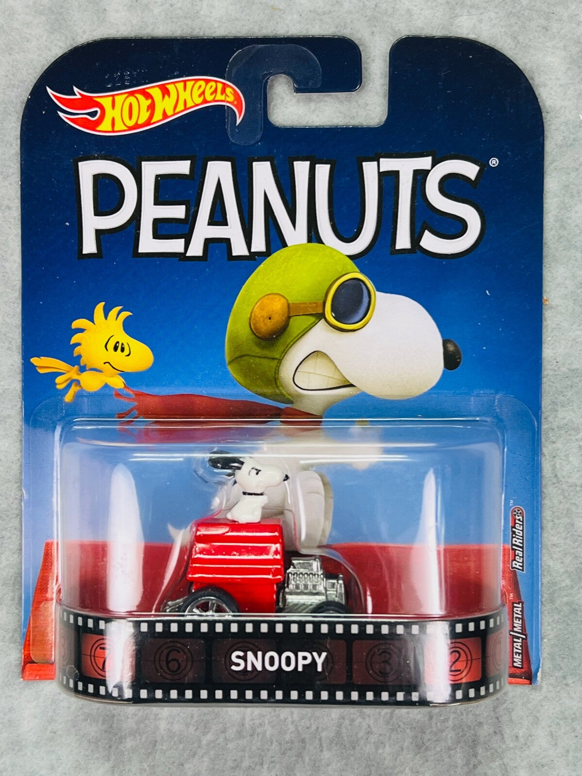 🔥🔥🔥Hot Wheels 2017 PEANUTS Snoopy Retro Entertainment H26🔥🔥🔥