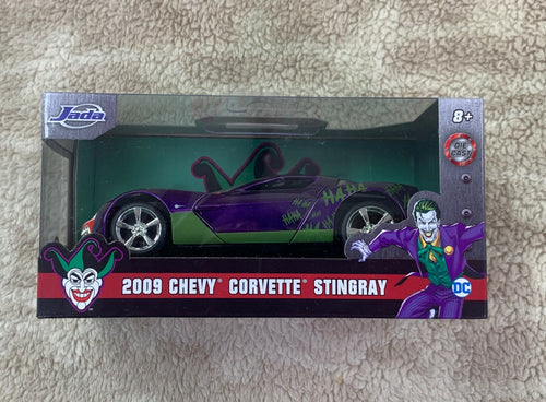 Jada Hollywood Rides DC Batman THE JOKER 2009 Chevy Corvette Stingray 1:32 HW04