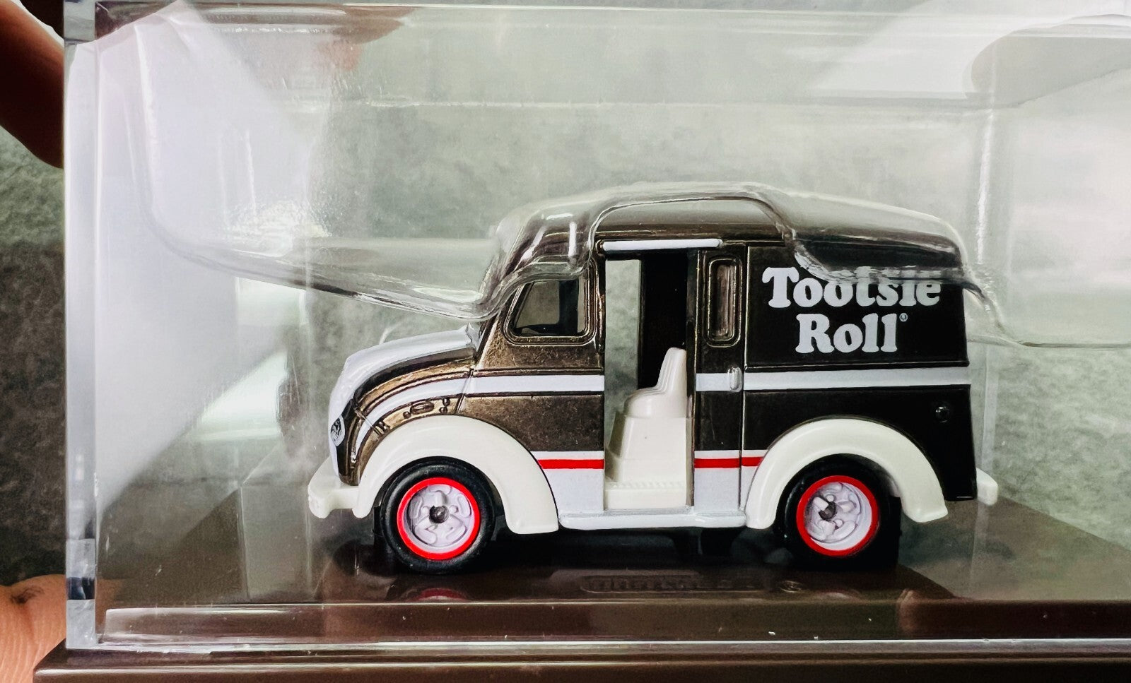🇺🇸Matchbox Tootsie Roll Divco Milk Truck Mattel Creations Exclusive H31🇺🇸
