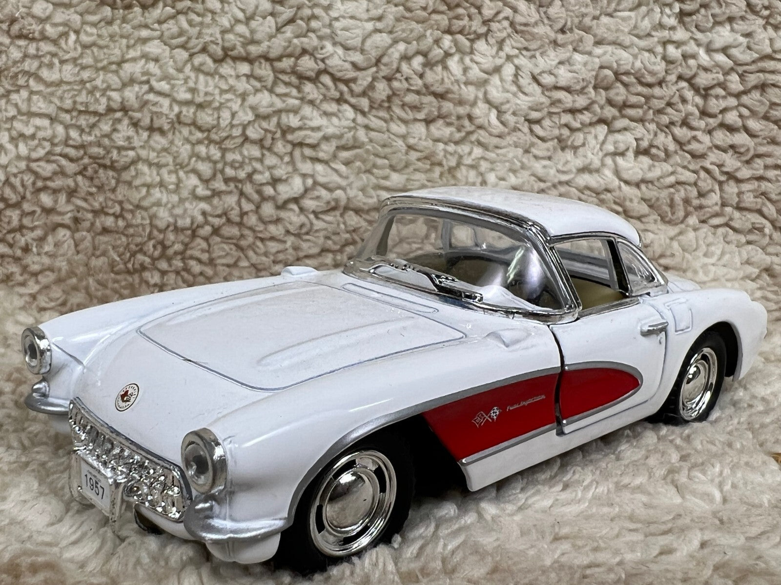 🇺🇸🇺🇸Kinsmart 1957 Chevrolet Corvette Chevy Diecast  White 1/34🇺🇸🇺🇸