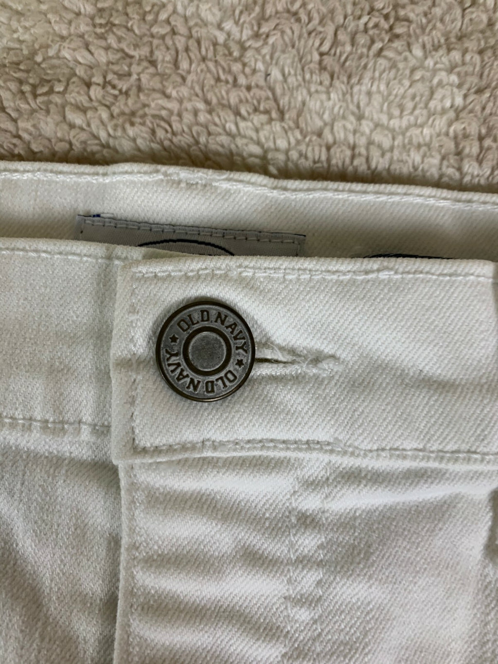 OLD NAVY WOMENS STRETCH SKIRT WHITE SIZE 10 99% COTTON 1% SPANDEX WHITE NICE