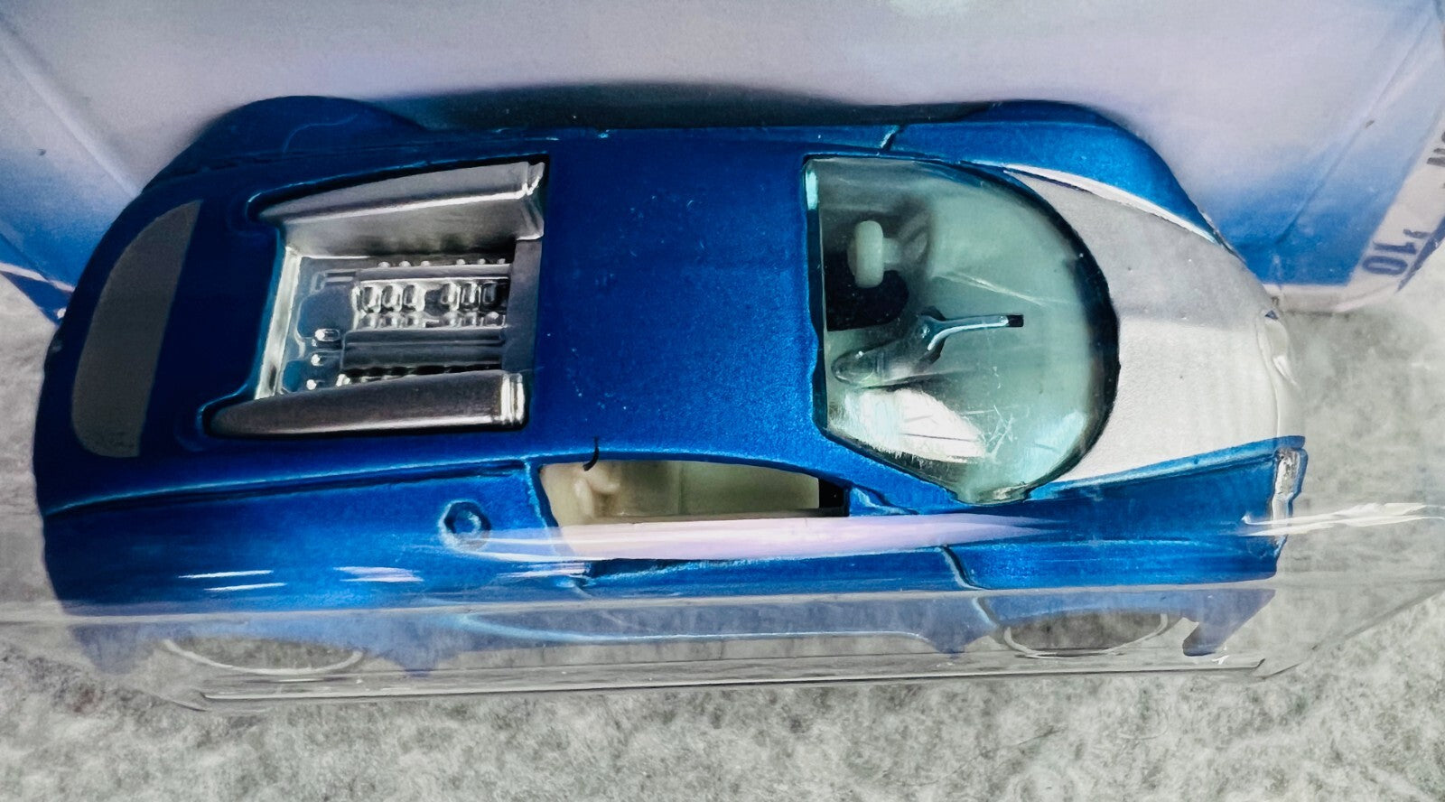 🔥🔥🔥Hot Wheels 2010 Hot Auction Satin Blue Bugatti Veyron H35🔥🔥🔥