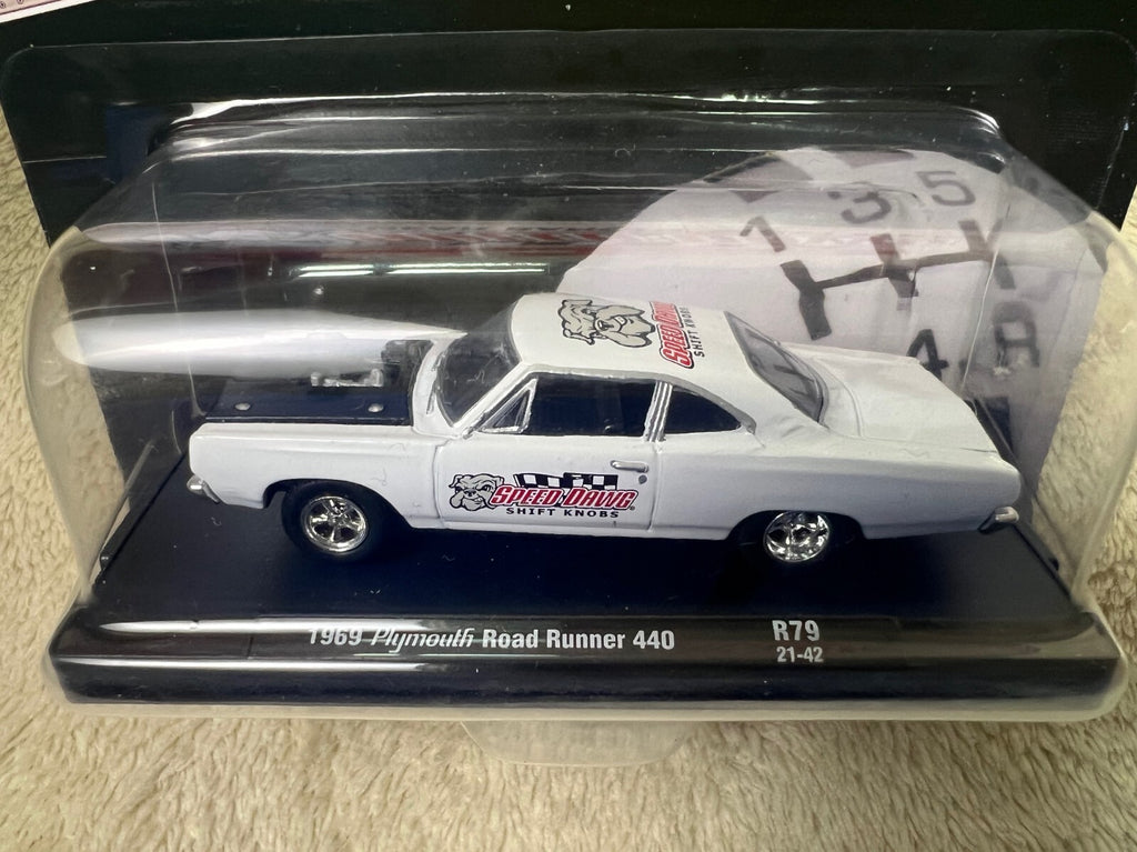 🔥M2 Machines 1969 Plymouth Road Runner 440 Speed Dawg Knobs R79-21-42 HW15🔥