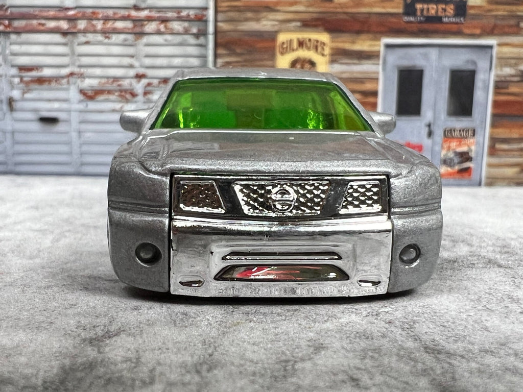 🔥🔥🔥Hot Wheels Nissan Titan Silver Pick-up Truck Lowrider C18🔥🔥🔥