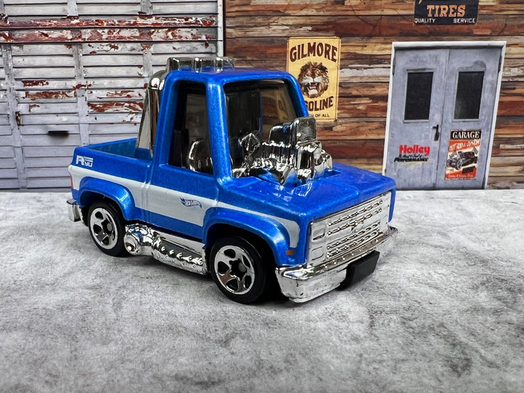 🔥🔥🔥Hot Wheels Toon'd 83 Chevy Silverado Tooned  Blue C13🔥🔥🔥