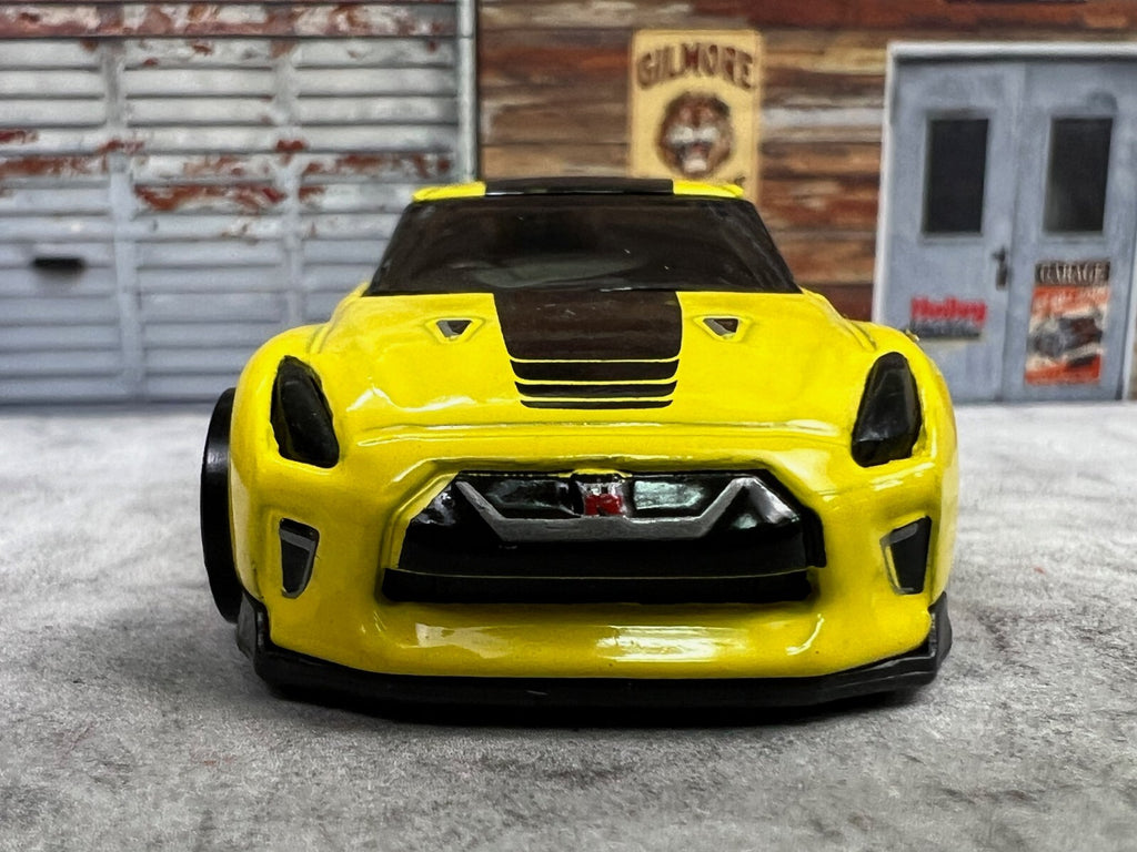 🎌🎌🎌Hot Wheels  '17 Nissan GT-R (R35) Yellow Then And Now C18🎌🎌🎌