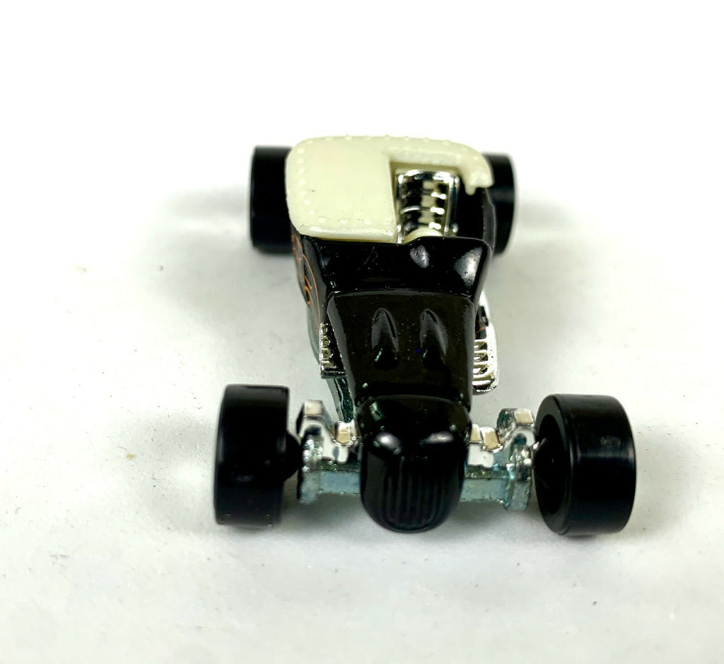 1998 HOT WHEELS TRACK T'S 2 1/4" BLACK DIECAST CAR WITH RED ORANGE FLAMES