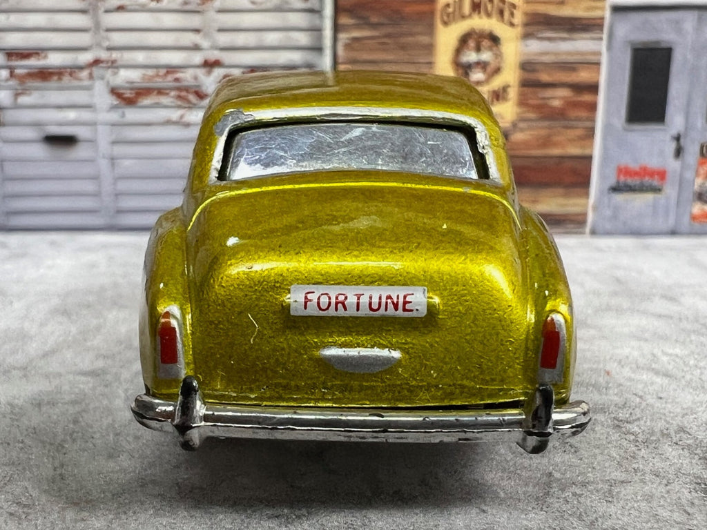 🔥🔥🔥Matchbox Rollsroyce Silver Cloud Gold 1/69 Scale C15🔥🔥🔥