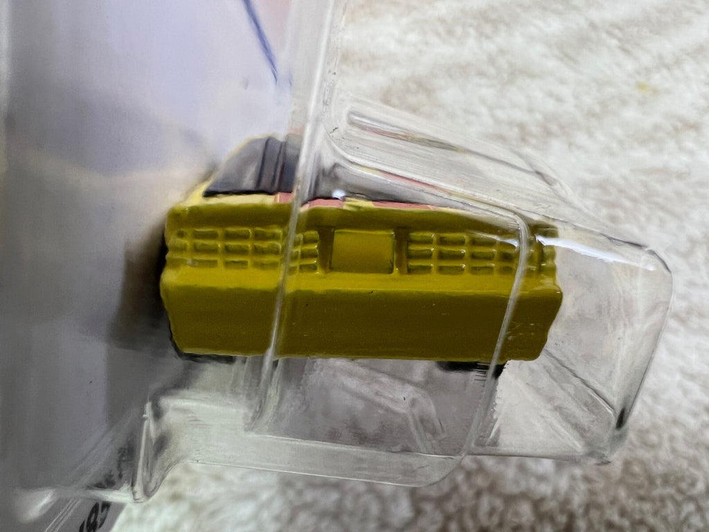 🇺🇸Hot Wheels Flying Customs  Yellow  '85 CHEVROLET CAMARO IROC-Z  HW19🇺🇸