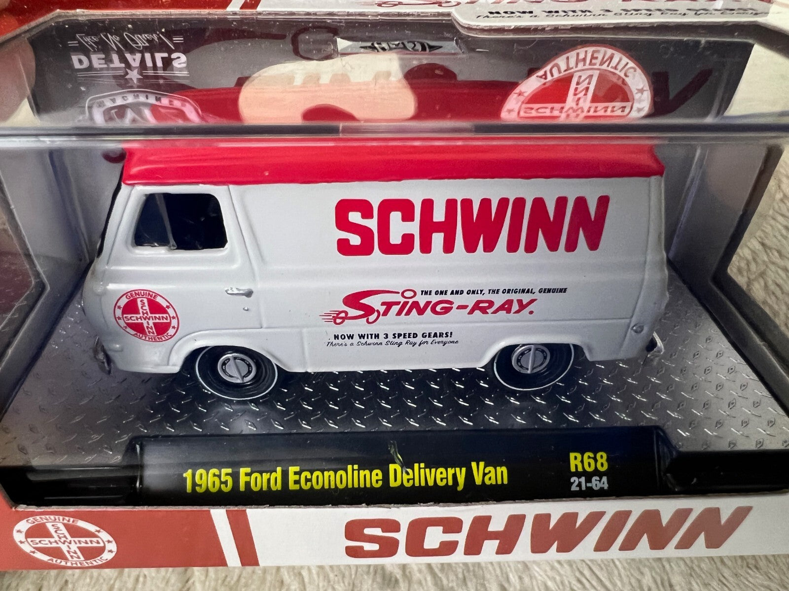🔥🔥🔥M2 Machines SCHWINN 1965 Ford Econoline Delivery Van R68 21-64 HW15🔥🔥🔥