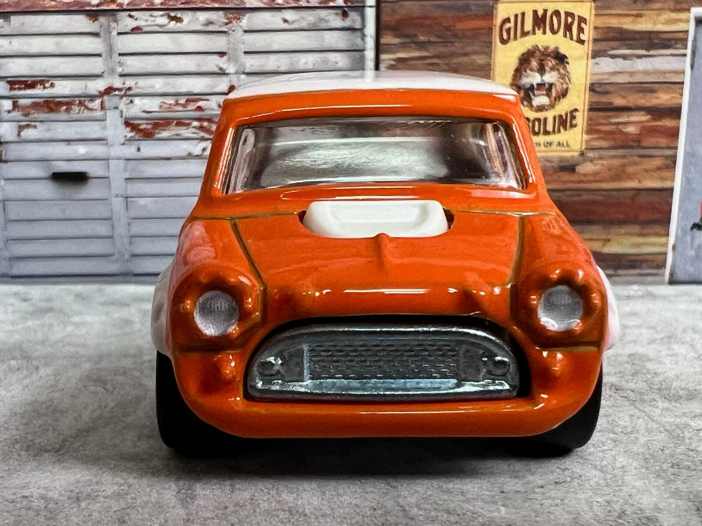 🇺🇸🇺🇸🇺🇸Hotwheels Morris Mini Castrol Orange C15🇺🇸🇺🇸🇺🇸