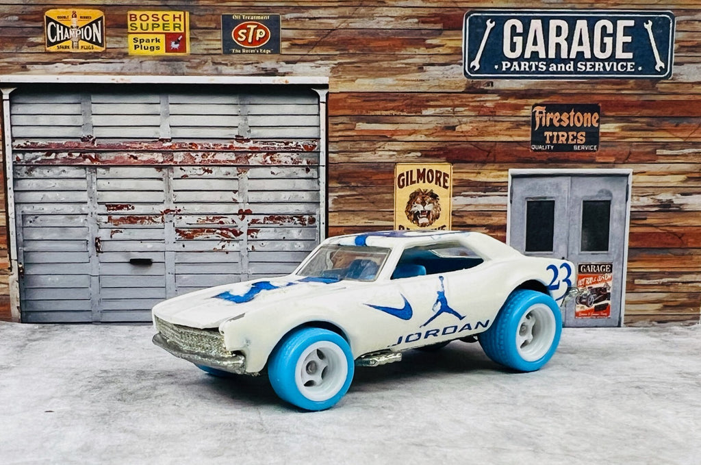 🔥🔥🔥Hotwheels Custom 1967 Chevy CAMARO AIR JORDAN  C21 🔥🔥🔥