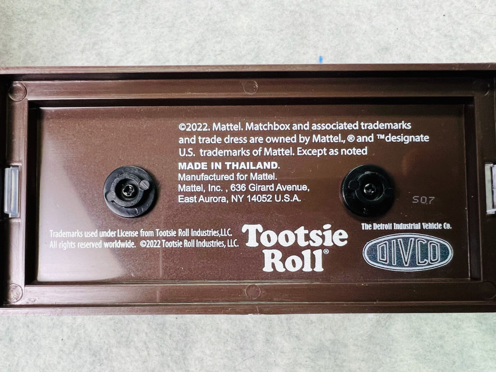 🇺🇸Matchbox Tootsie Roll Divco Milk Truck Mattel Creations Exclusive H31🇺🇸