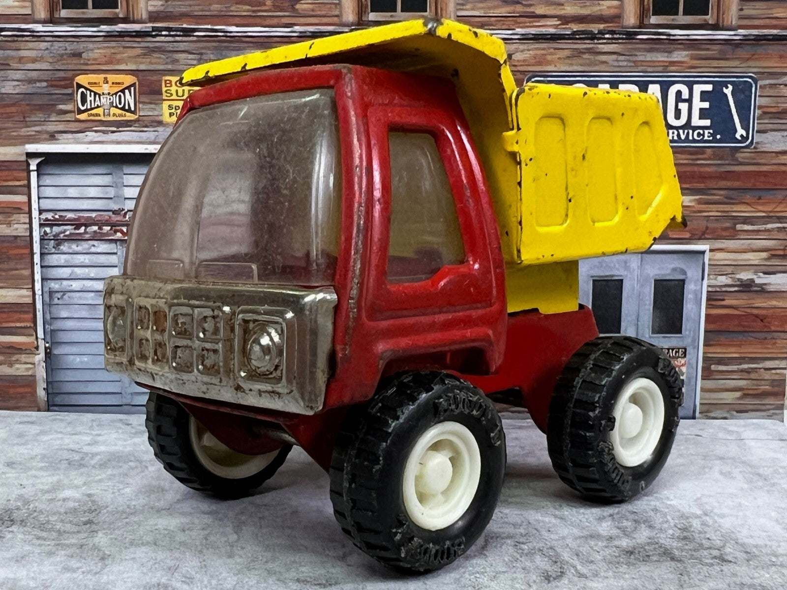🔥🔥🔥Vintage Buddy L Small Yellow  Red Dump Truck Hong Kong C2🔥🔥🔥