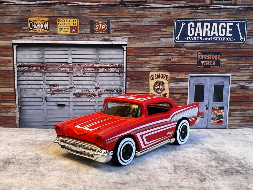 🇺🇸🇺🇸Hot Wheels "1957 CHEVY" Red/ White Walls Chevy Bel-Air C8🇺🇸🇺🇸