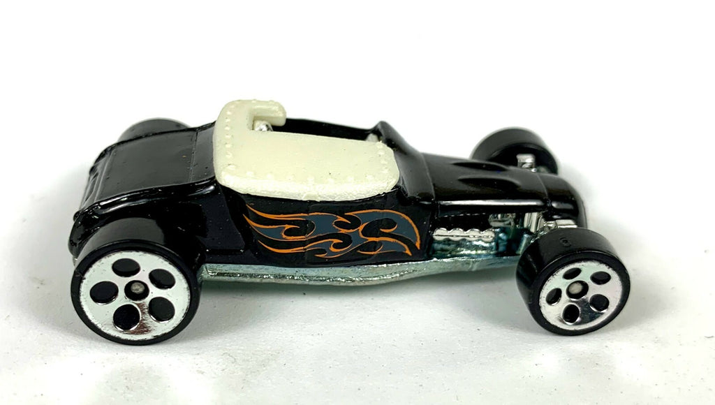 1998 HOT WHEELS TRACK T'S 2 1/4" BLACK DIECAST CAR WITH RED ORANGE FLAMES