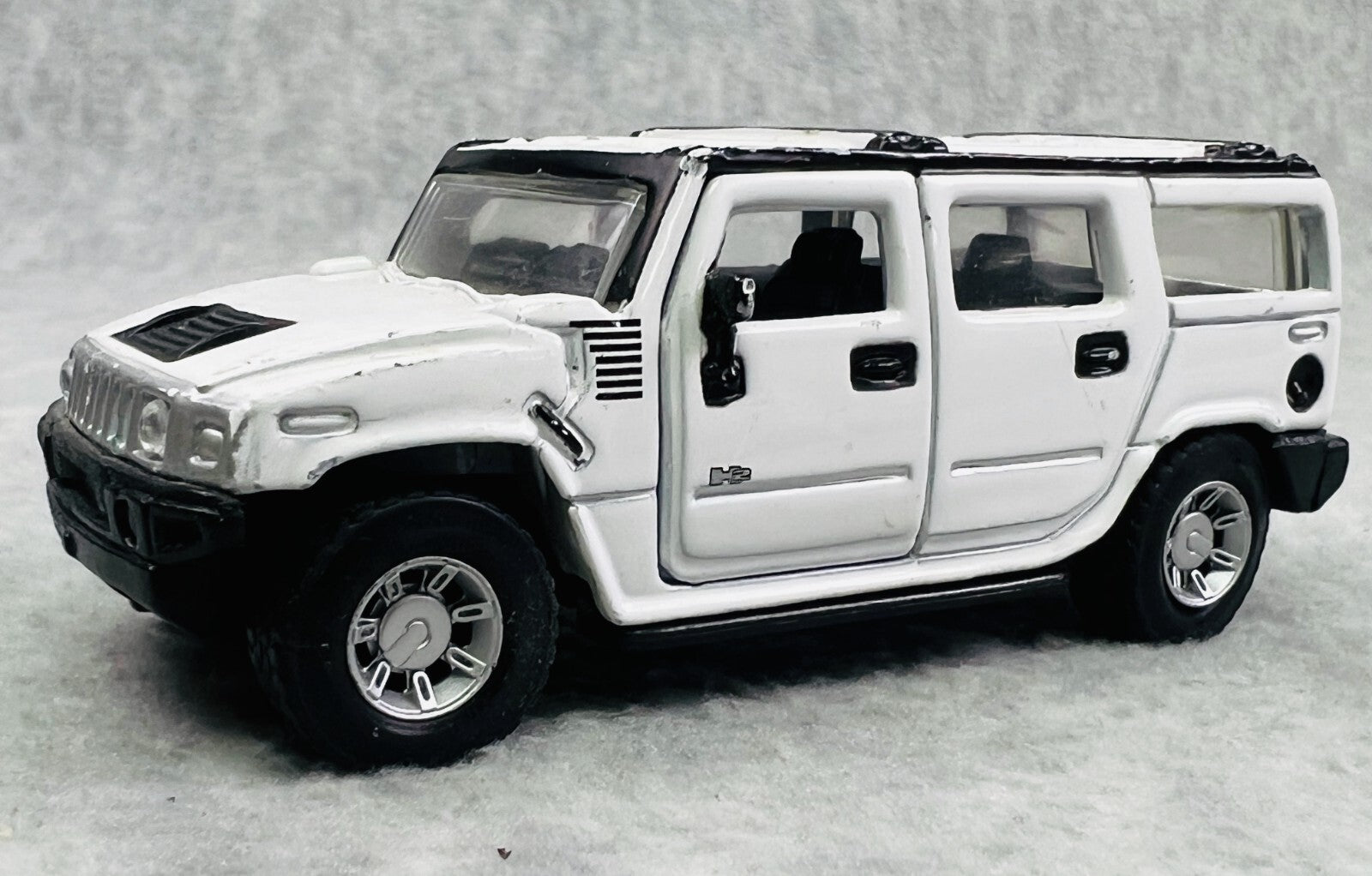 🇺🇸🇺🇸🇺🇸Hummer H2 SUV Maisto Diecast 1:46 Scale White Diecast🇺🇸🇺🇸🇺🇸