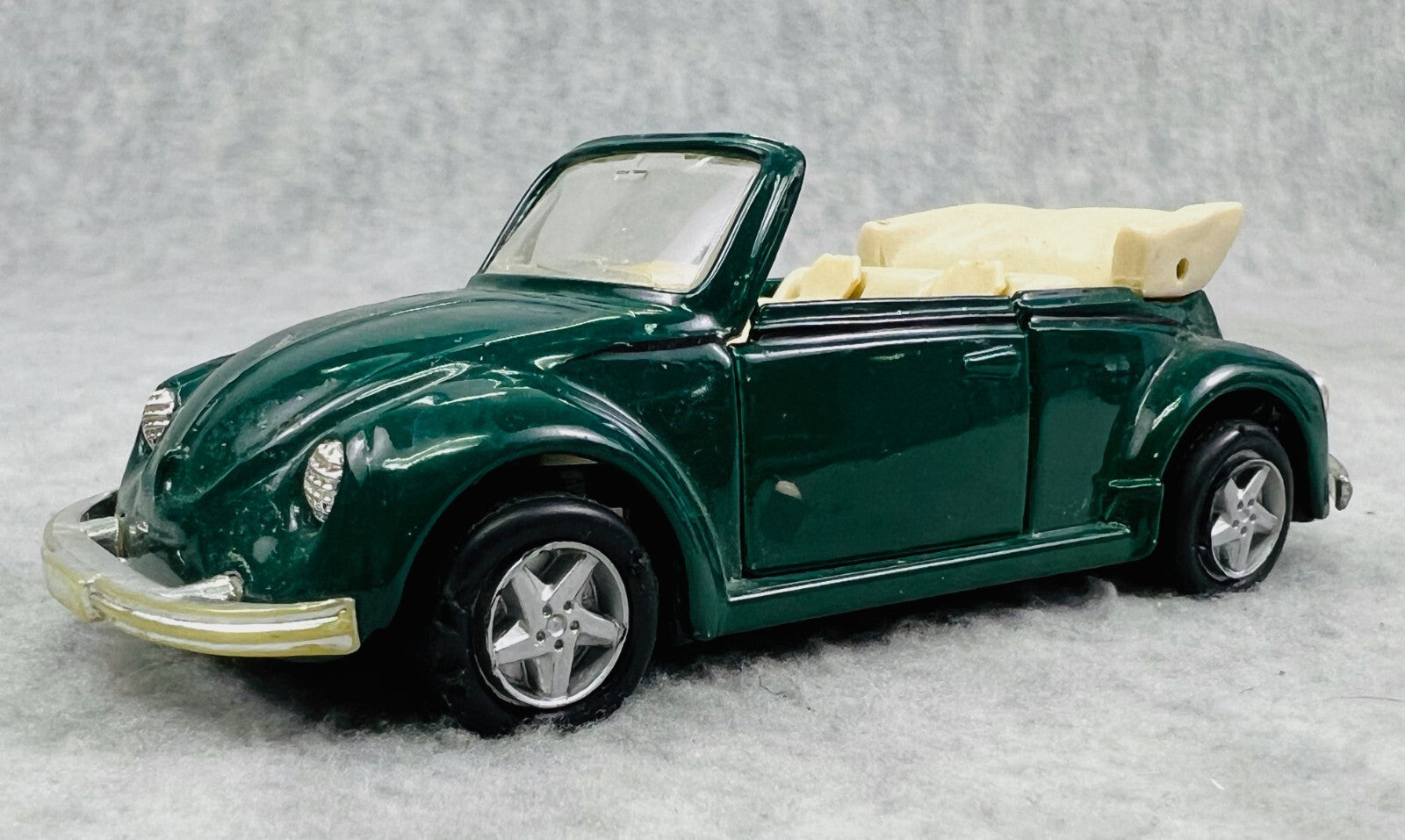 🇩🇪Maisto Diecast VW 1303 Cabriolet 1/36 Scale Motorized Pull-Back Action🇩🇪
