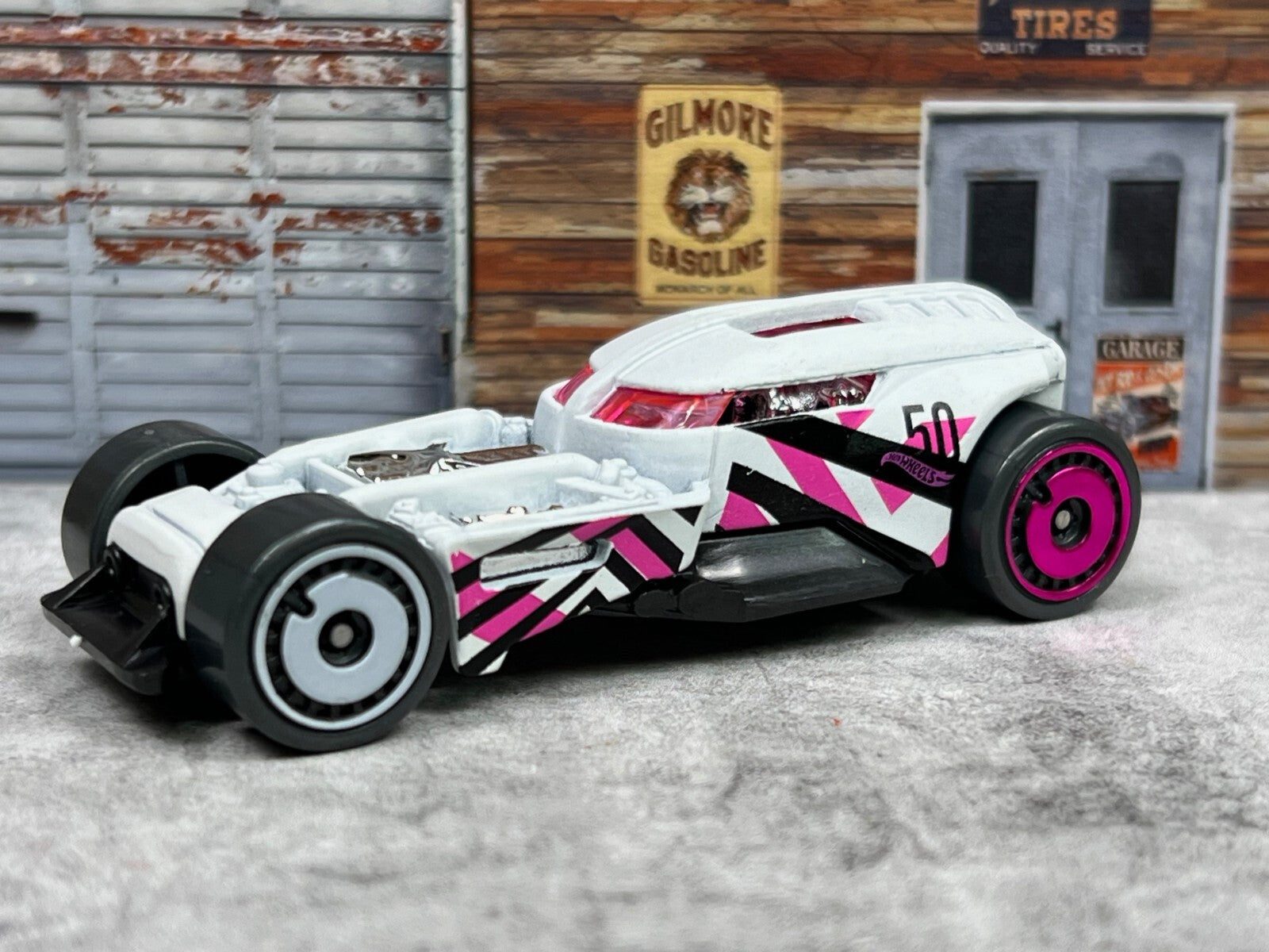 🔥🔥🔥Hot Wheels HW50 CONCEPT Matte White Pink 2018 Diecast Car C4🔥🔥🔥
