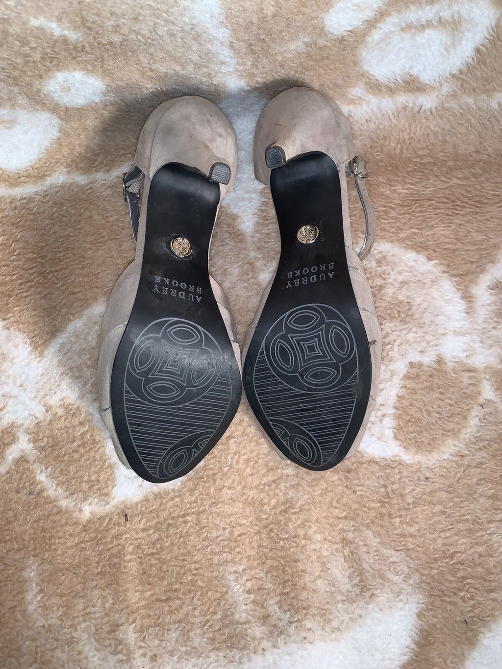 $100 AUDREY BROOKE Iliana Pleated Heels ~ Gray Suede Size 8