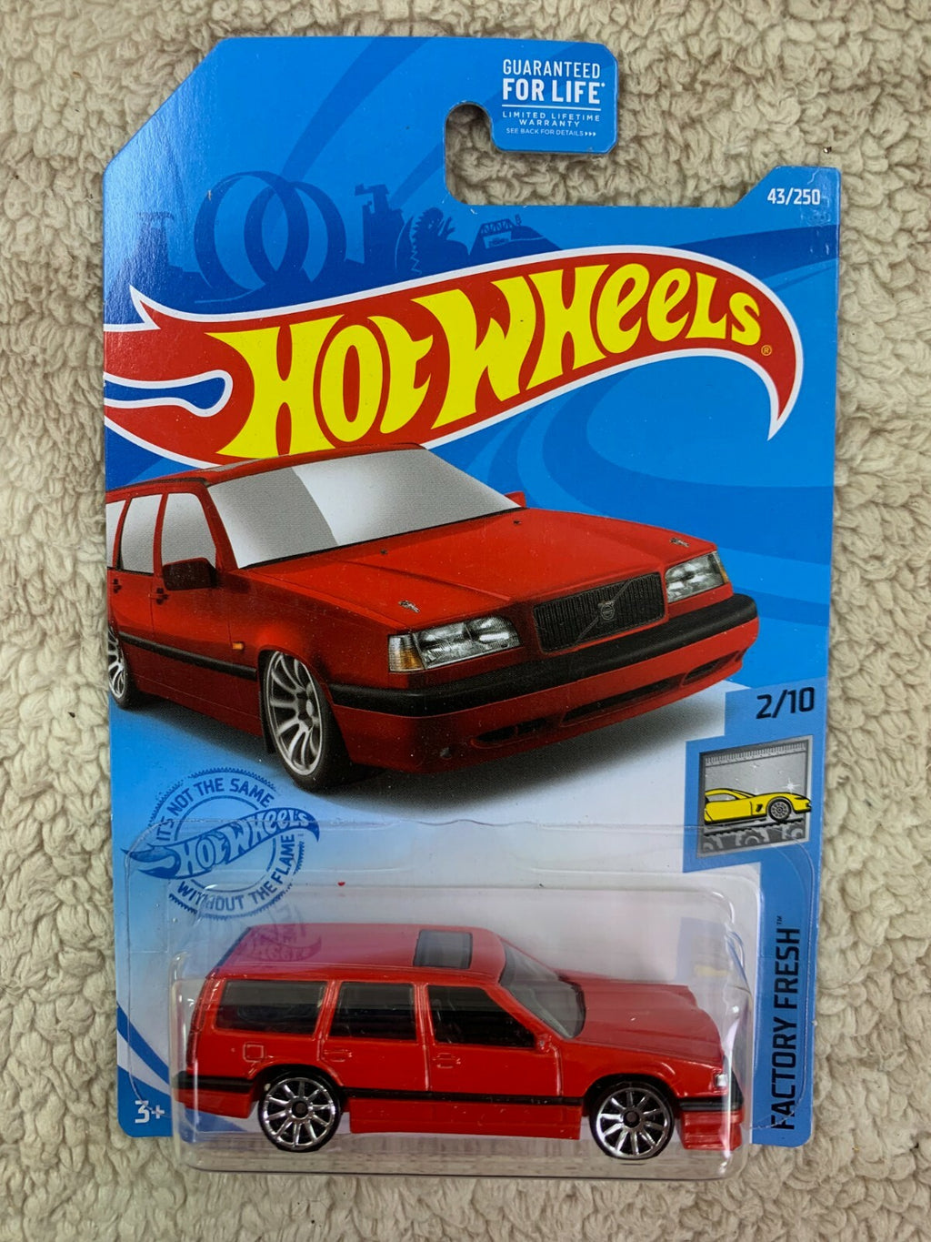 **Hot Wheels #43 Factory Fresh 2/10 VOLVO 850 ESTATE Red w/Chrome 10 Spoke HW05*