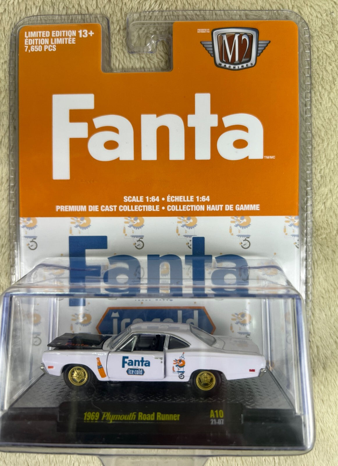 🔥🔥🔥M2 Machines Fanta 1969 Plymouth Road Runner A10 21-07 HW15🔥🔥🔥