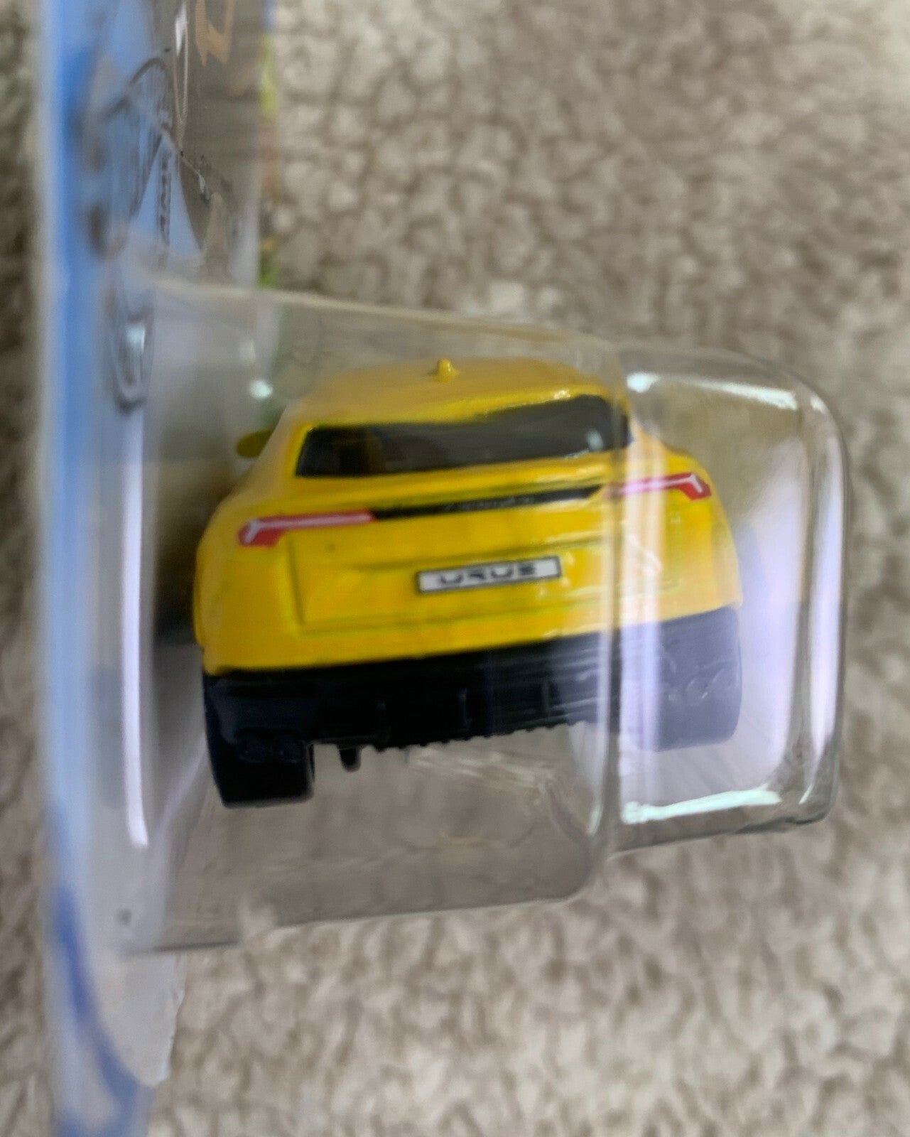 ***Hot Wheels Factory Fresh 1/10 - '17 Lamborghini Urus (Yellow) 213/250 HW05***