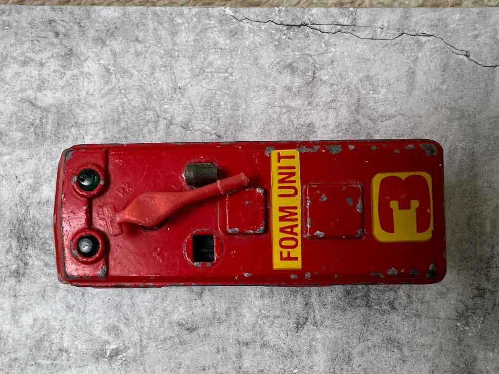 🔥🔥Matchbox Command Vehicle Red Metro Airport Foam Unit 3 Truck 1:114 C14🔥🔥