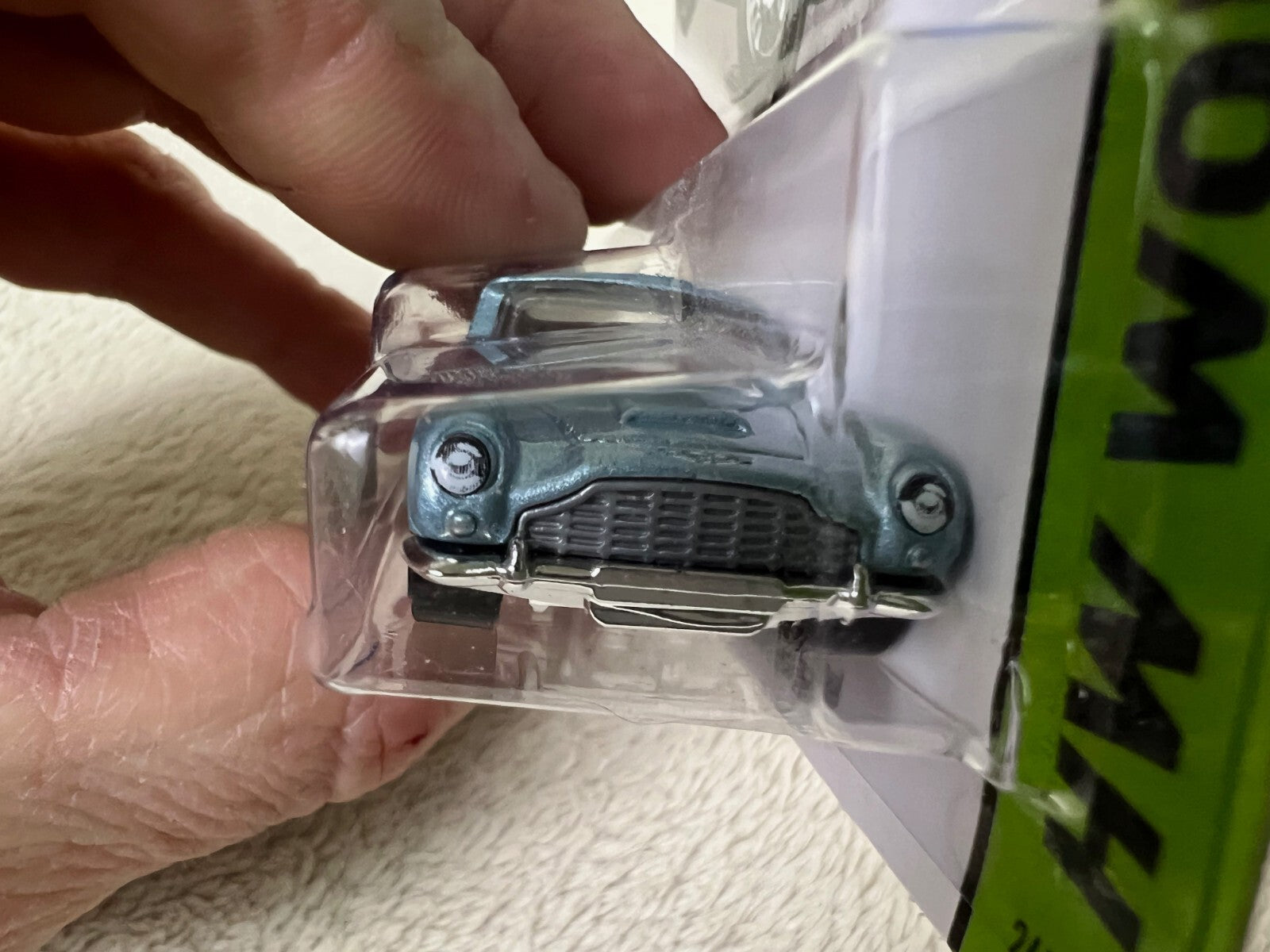 🔥🔥🔥🔥2014 HOT WHEELS JAMES BOND 007, SILVER 1963 ASTON MARTIN DB5 HW12🔥🔥🔥