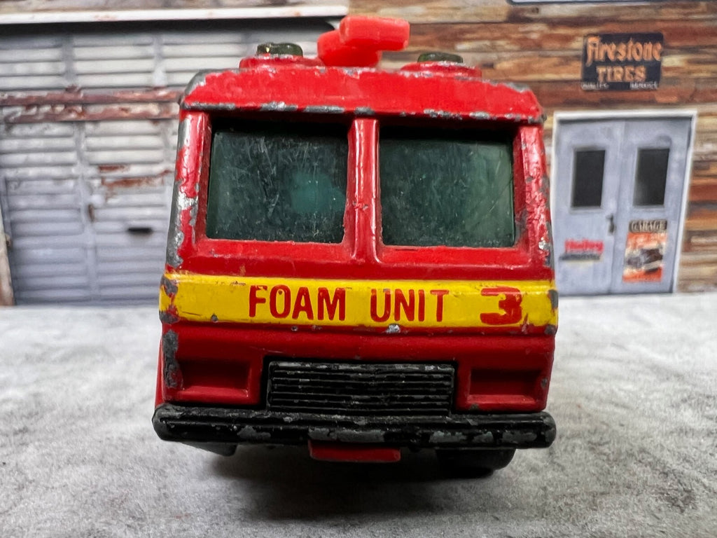 🔥🔥Matchbox Command Vehicle Red Metro Airport Foam Unit 3 Truck 1:114 C14🔥🔥