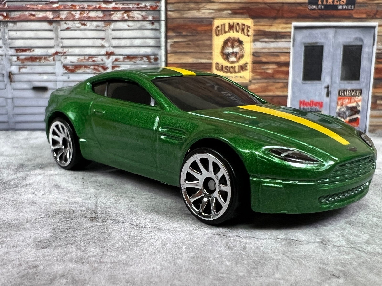 🔥🔥🔥🔥Hot Wheels Aston Martin V8 Vantage  Green  C11🔥🔥🔥🔥
