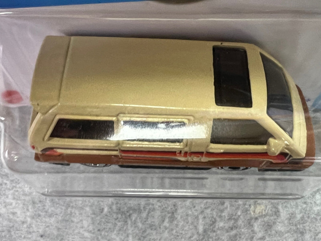 🔥🔥🔥Hot Wheels 2023 HW J-Imports 6/10 Tan 1986 Toyota Van H24🔥🔥🔥