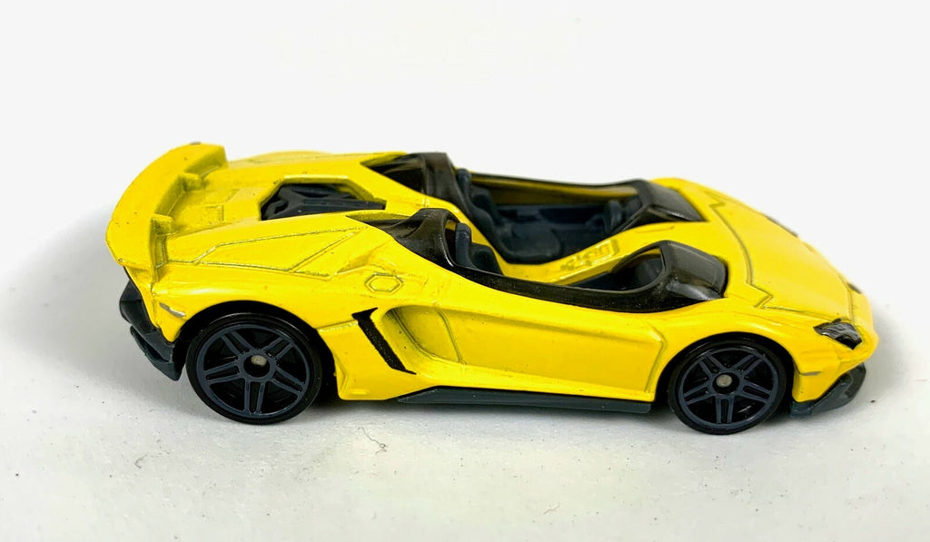 🔥🔥🔥🔥2013 Hot Wheels Lamborghini Aventador J  Yellow LOOSE🔥🔥🔥🔥