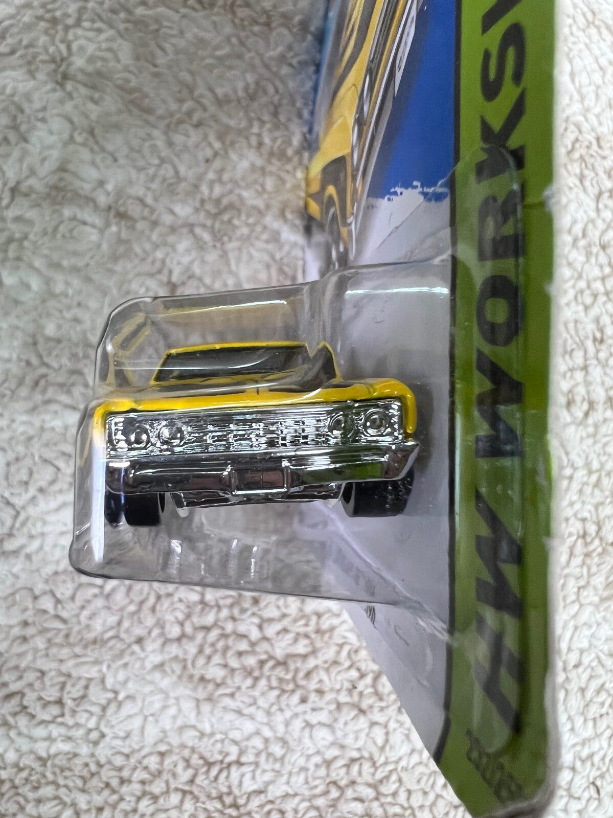 2013 HW Workshop 1:64 Die Cast Car Yellow Classic Coupe '67 CHEVELLE SS 396 HWO2