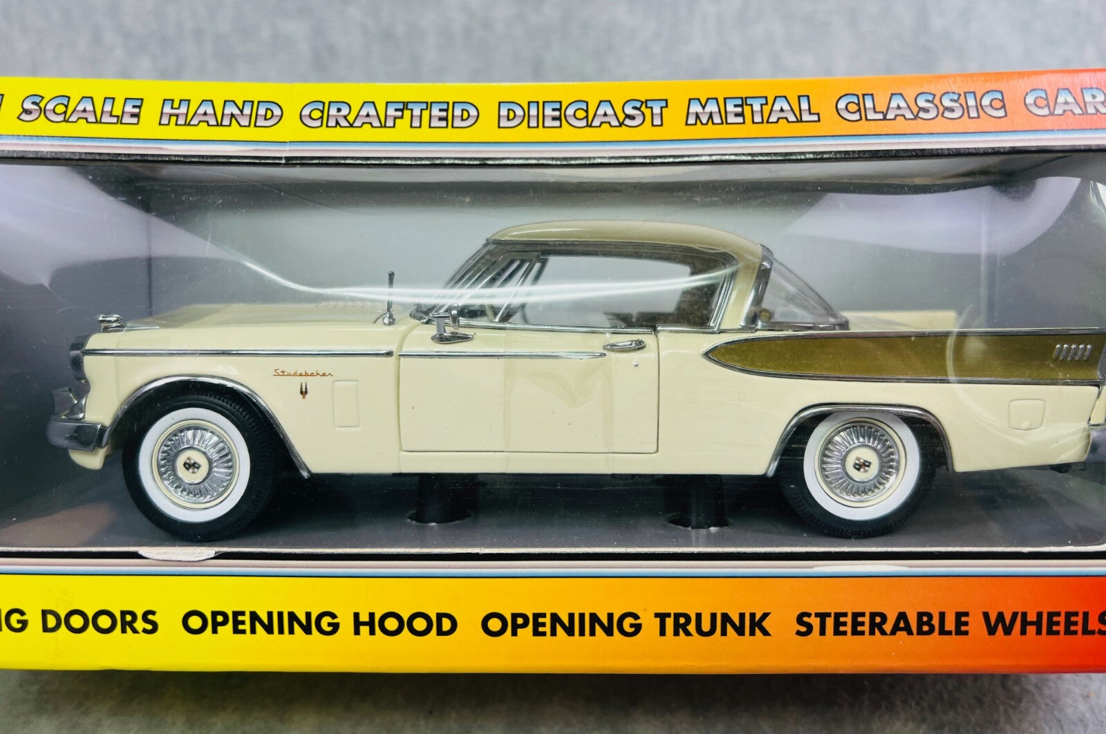 🇺🇸🇺🇸Motor City Classics 1:1957 Studebaker Golden Hawk Arctic White🇺🇸🇺🇸