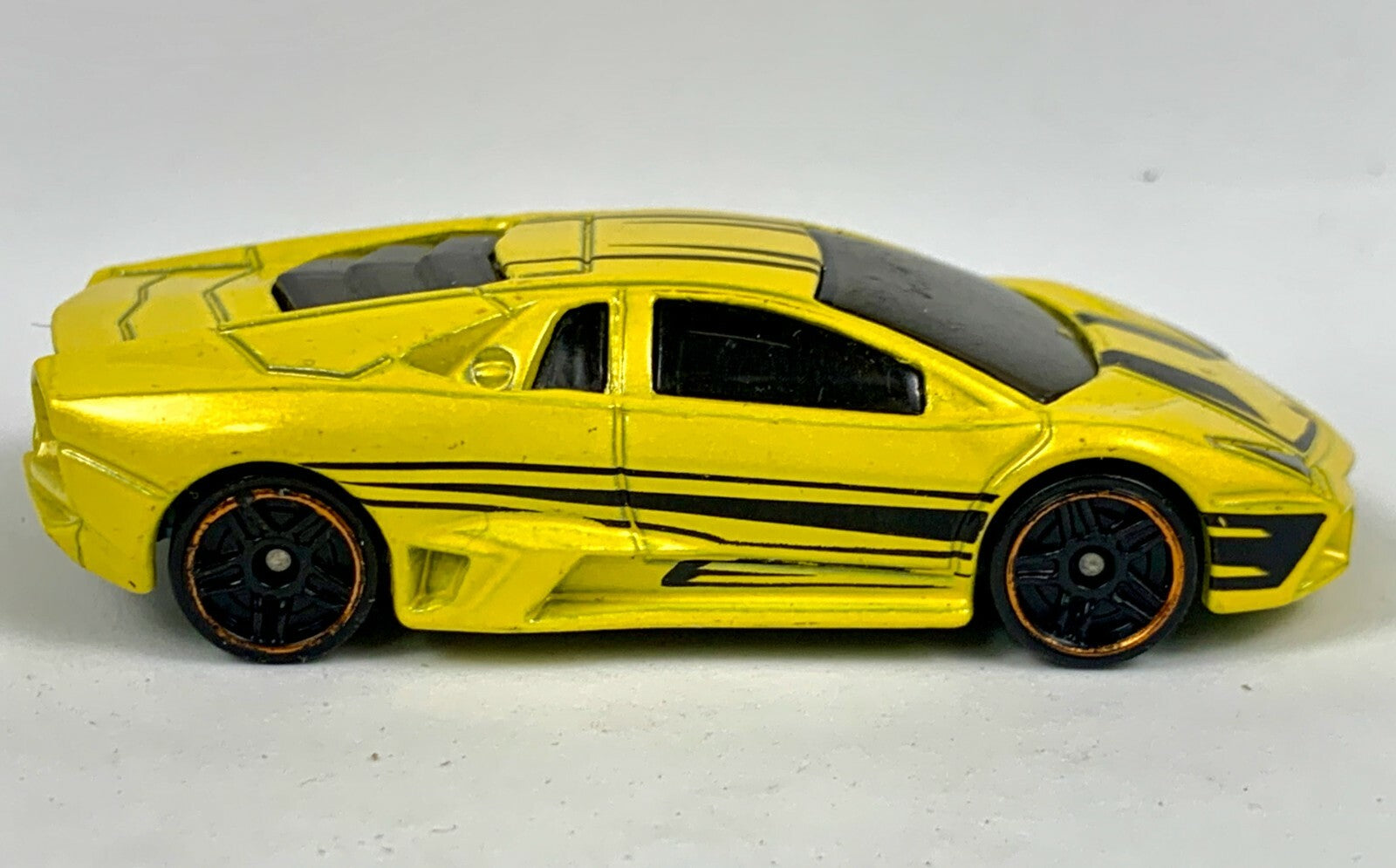 🔥🔥🔥Hot Wheels Lamborghini Reventon 1:64 Diecast Toy Car Yellow N4024🔥🔥🔥