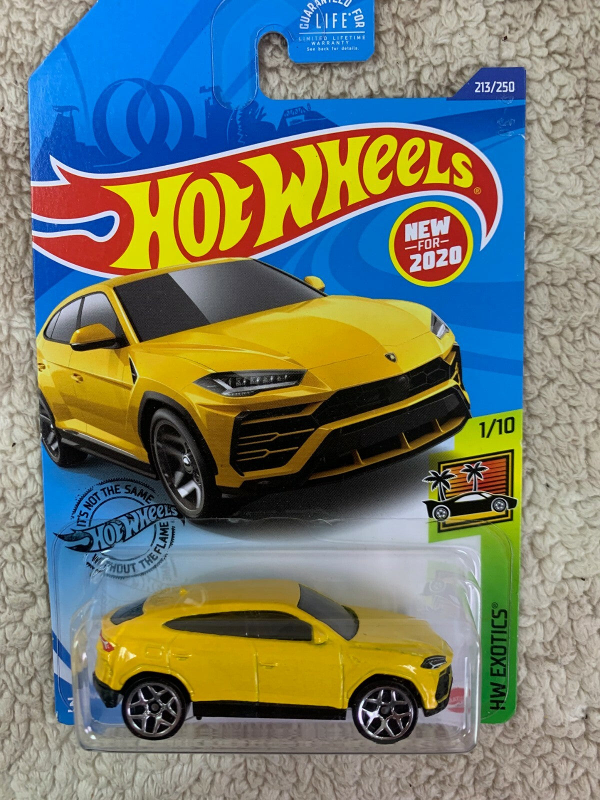 ***Hot Wheels Factory Fresh 1/10 - '17 Lamborghini Urus (Yellow) 213/250 HW05***