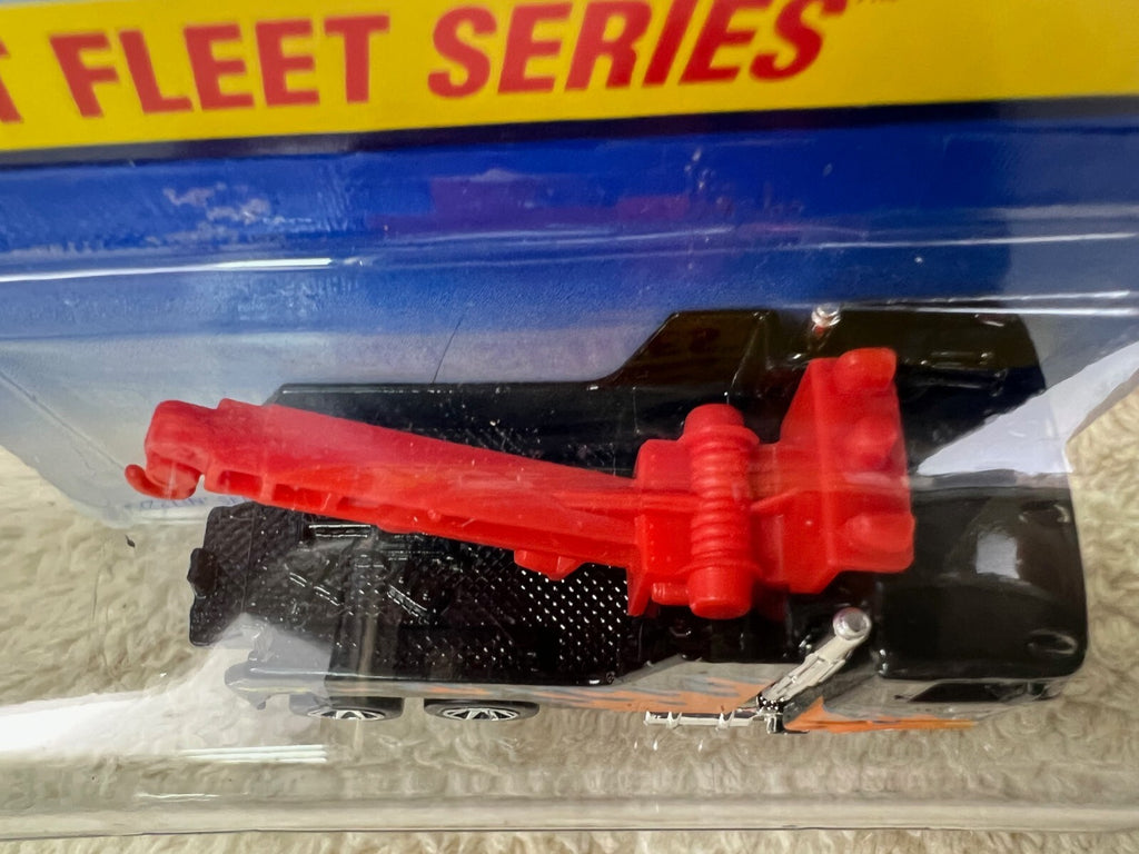 🔥🔥🔥Hot Wheels Heat Fleet Series Sizzlin’ Service 1:64 Black Truck HW19🔥🔥🔥