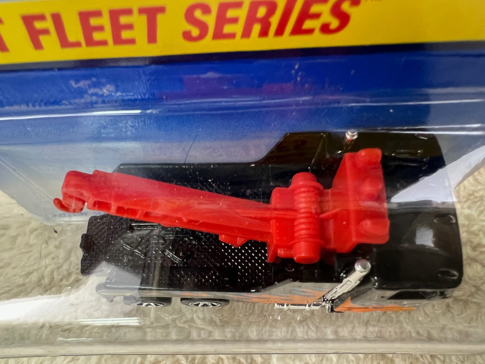 🔥🔥🔥Hot Wheels Heat Fleet Series Sizzlin’ Service 1:64 Black Truck HW19🔥🔥🔥