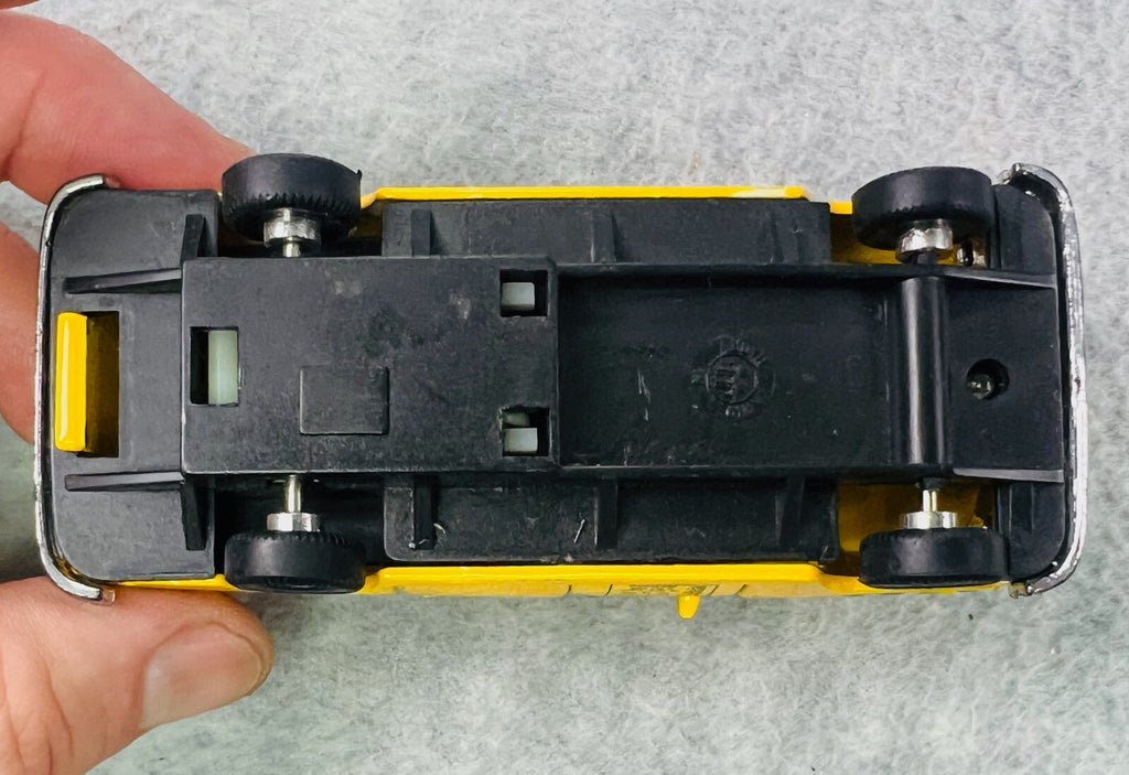 🔥🔥🔥Checker Taxi Cab 4 1/2" Long Pull-back Motor Made In China 🔥🔥🔥