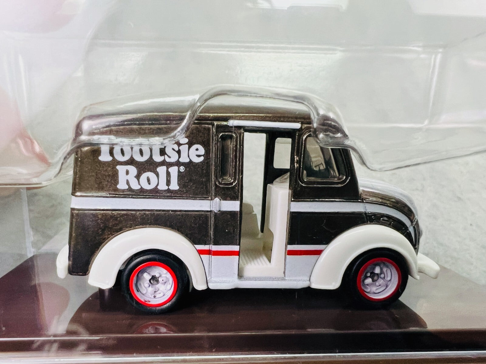 🇺🇸Matchbox Tootsie Roll Divco Milk Truck Mattel Creations Exclusive H31🇺🇸