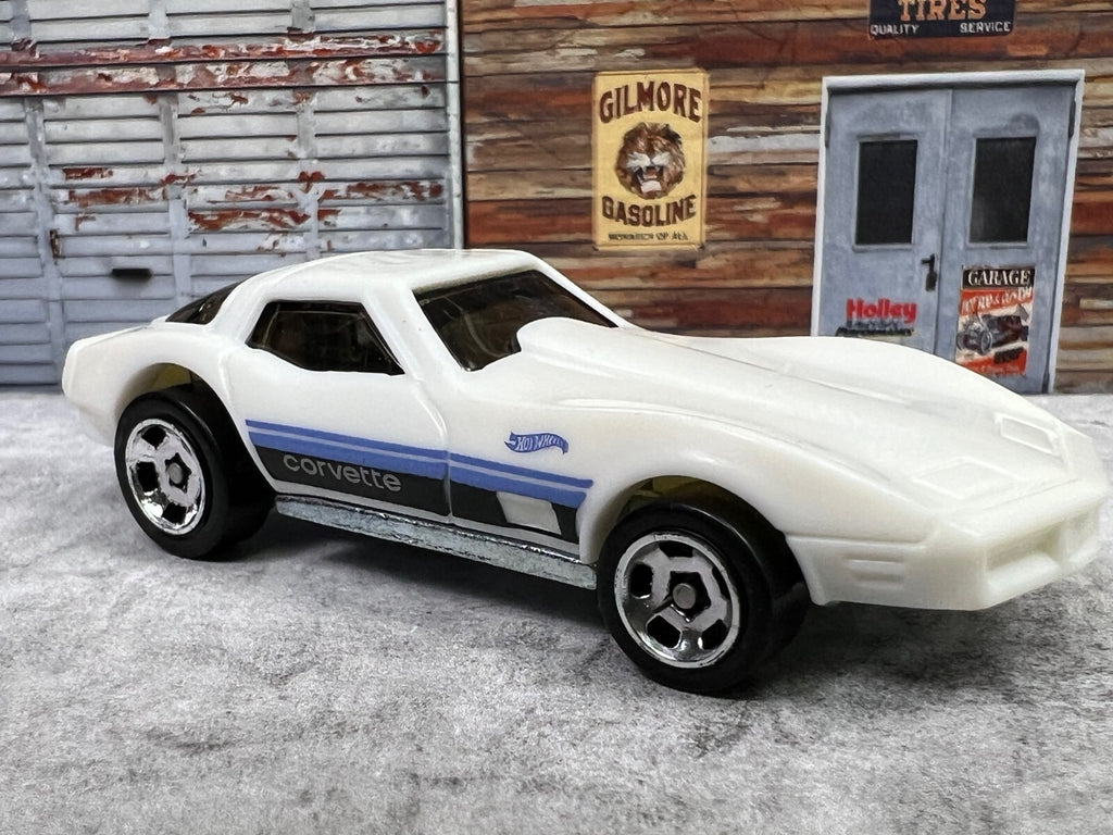 🇺🇸🇺🇸🇺🇸Hot Wheels 1975 White Corvette 2012 C18🇺🇸🇺🇸🇺🇸