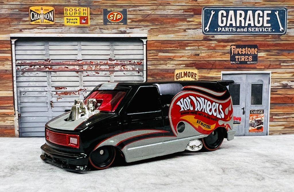 🔥🔥🔥Hot Wheels Premium 1985 Chevy Astro Van Real Riders H23🔥🔥🔥