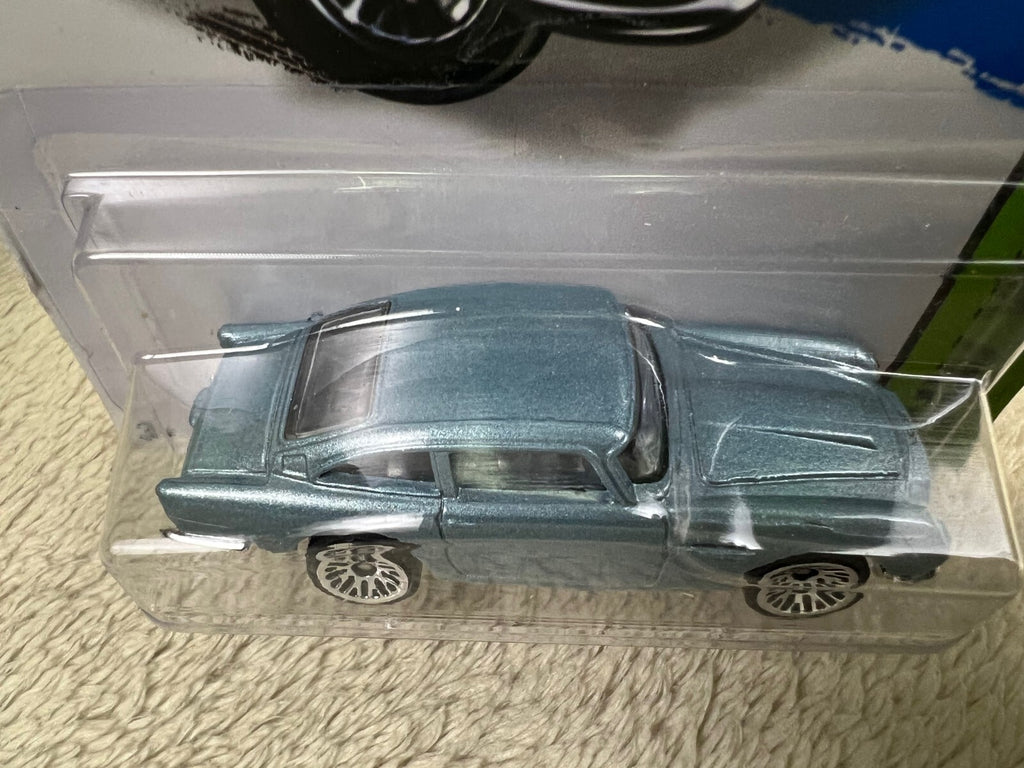 🔥🔥🔥🔥2014 HOT WHEELS JAMES BOND 007, SILVER 1963 ASTON MARTIN DB5 HW12🔥🔥🔥